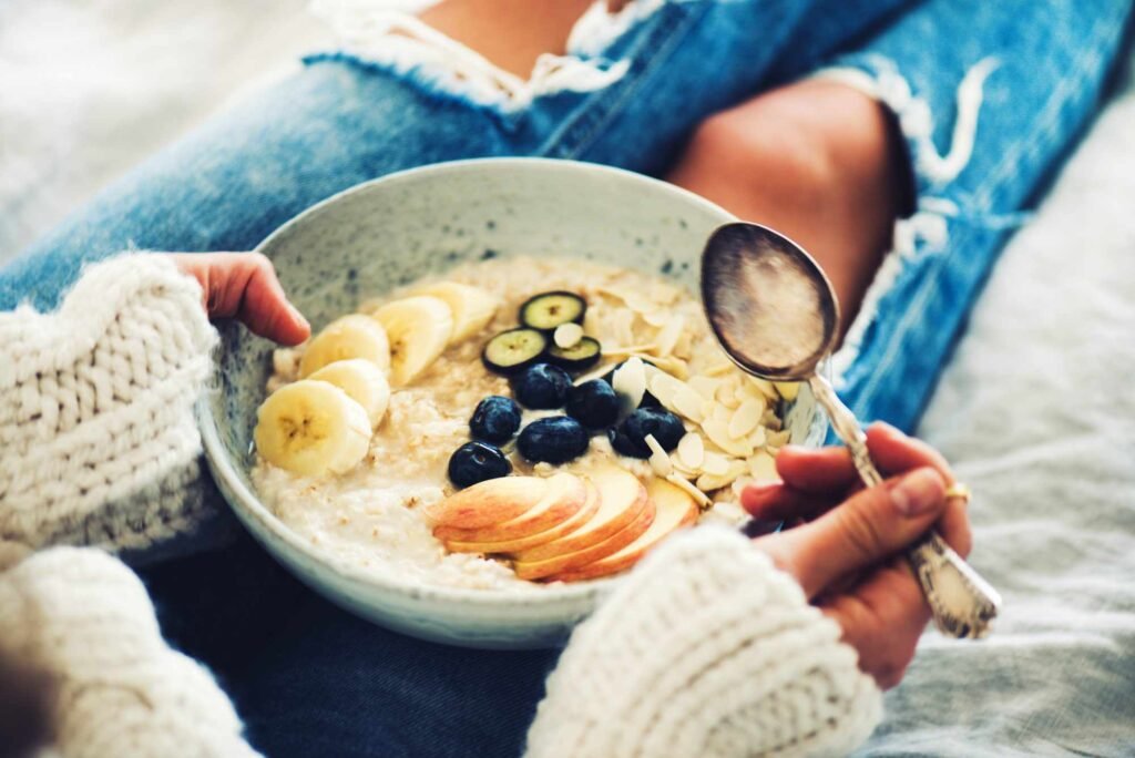 Healthy daily breakfast recipes including overnight oats, avocado toast, Greek yogurt parfait, fruit smoothie bowl, and scrambled eggs on a breakfast table