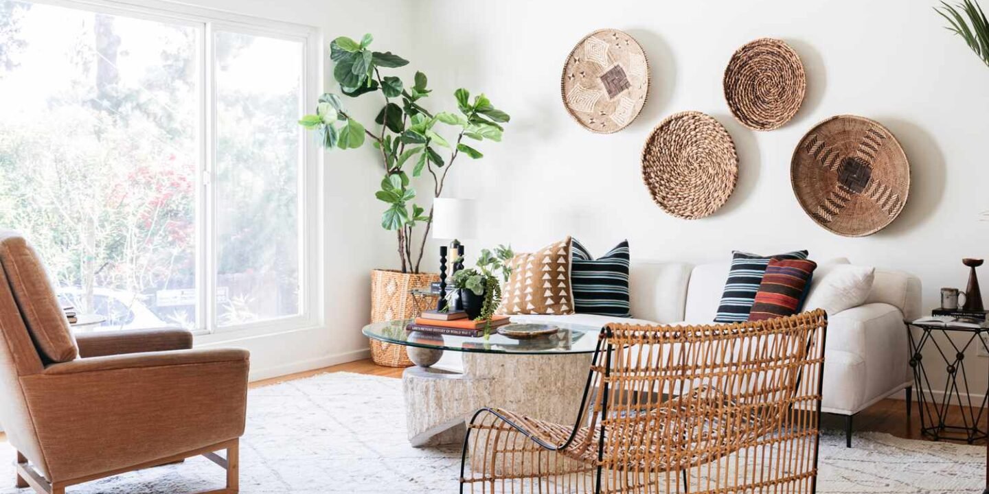 How to decorate a small living room with space-saving furniture, neutral colors, floating shelves, and natural lighting