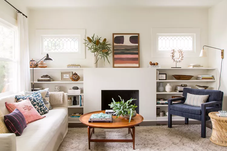 How to decorate a small living room with space-saving furniture, neutral colors, floating shelves, and natural lighting