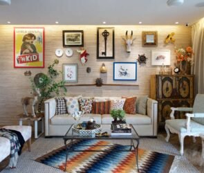 "Modern ideas for small front rooms featuring space-saving furniture, light colors, floating shelves, and natural lighting."
